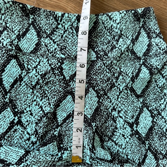 Solid & Striped Womens Biker Shorts XS Swim Bottoms Blue Snake Print Stretch 6”‎ - Picture 6 of 7